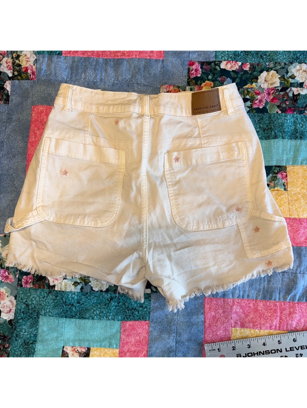 American Eagle Woman’s Size 2 White Embroidered Floral High-Rise Denim Shorts - Picture 2 of 9